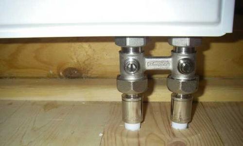 Нижнее подключение биметаллических радиаторов. Направление подачи теплоносителя