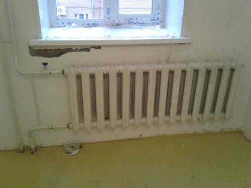 Как правильно повесить чугунную батарею. Подготовка чугунных радиаторов к установке