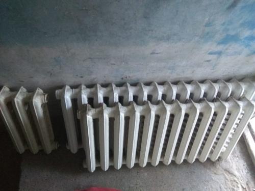 Как правильно повесить чугунную батарею. Подготовка чугунных радиаторов к установке