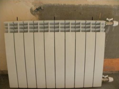 Замена секции алюминиевого радиатора. Как правильно разметить и установить кронштейны для нового радиатора отопления?