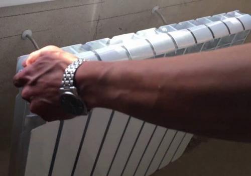 Установка кронштейнов для радиатора. Крепеж для чугунных батарей 03 Установка кронштейнов для радиатора. Крепеж для чугунных батарей 03