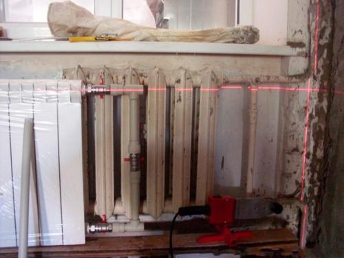 Замена радиатора отопления в квартире. Замена батарей отопления — подробная инструкция, как проложить и правильно поменять батареи (все от выбора до подключения)