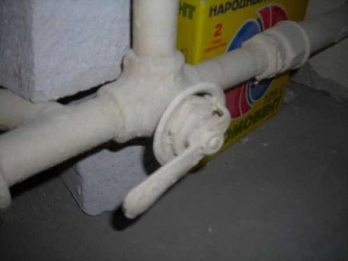 Капает из-под резьбы батареи. Как легко устранить течь на резьбе отопительной батареи