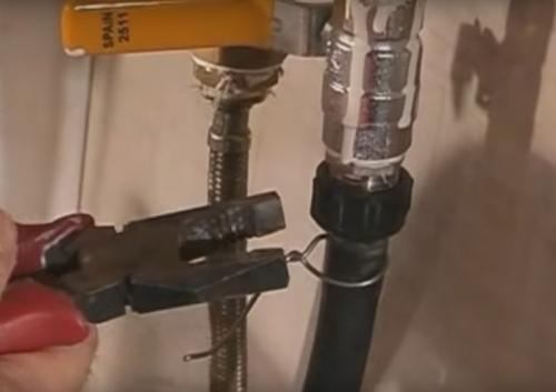 Утечка газа в квартире. Из-за чего возможна и первые признаки