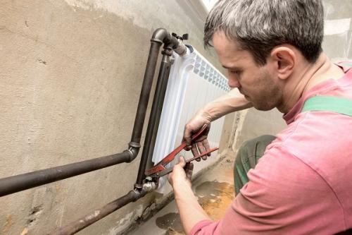 Как снять алюминиевый радиатор отопления. Когда нужно заменять радиаторы отопления?