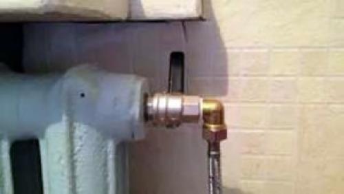 Удаление воздуха из системы отопления. Как убрать лишний воздух из батареи?