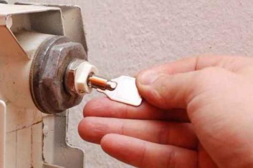 Как навсегда избавиться от воздуха в батареях отопления. Как развоздушить батареи раз и навсегда