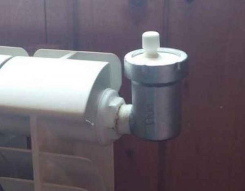 Как навсегда избавиться от воздуха в батареях отопления. Как развоздушить батареи раз и навсегда