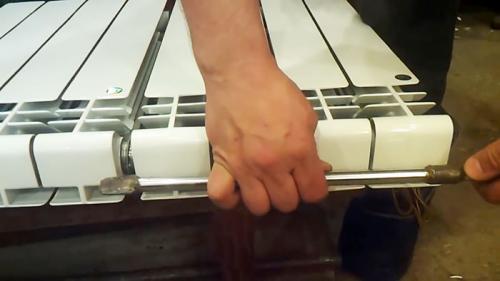 Как соединить алюминиевый радиатор. Процесс сборки секций радиаторов