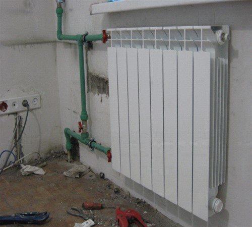Установка радиаторов отопления расстояние от стены. Расстояние от радиатора до стены: настенный и напольный вариант монтажа