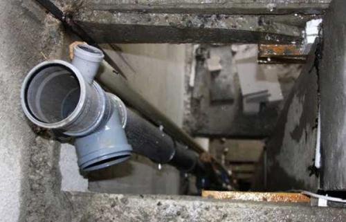 Почему канализационная труба горячая. Устройство канализационного стояка