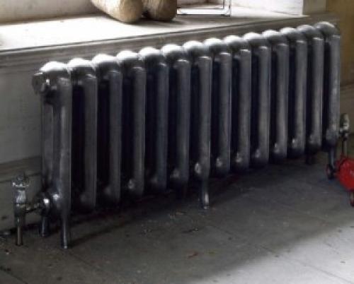 Сколько воды в одной секции чугунной батареи советского образца. Техническая характеристика