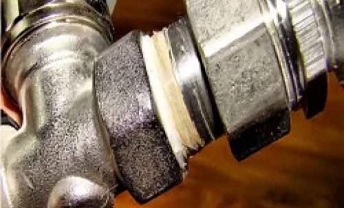 Перепаковка радиатора отопления. Паковка и герметизация труб