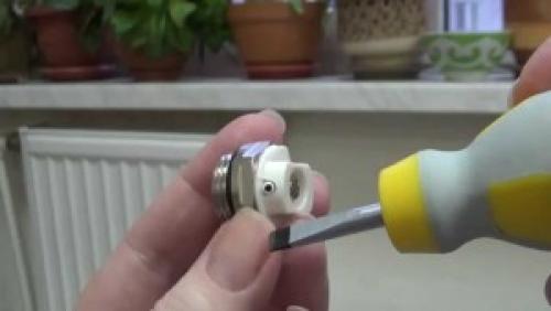 Как спустить воздух с системы отопления в многоквартирном доме. Как убрать лишний воздух из батареи?