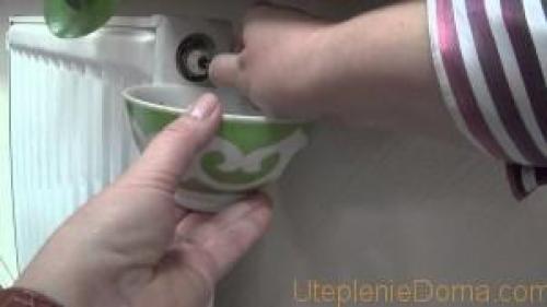 Холодная батарея в одной комнате. Почему половина батареи холодная?