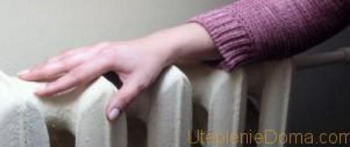 Холодная батарея в одной комнате. Почему половина батареи холодная?